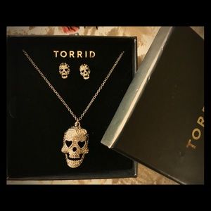 Torrid Silver Skull Set New Boxed Earrings Ncklace